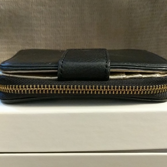 Michael Kors Signature Wallet - Picture 2 of 5